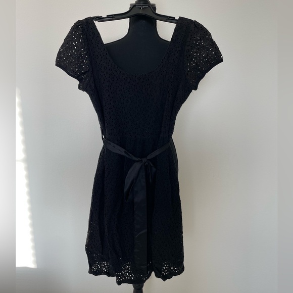 Angie lace dress - Picture 1 of 2
